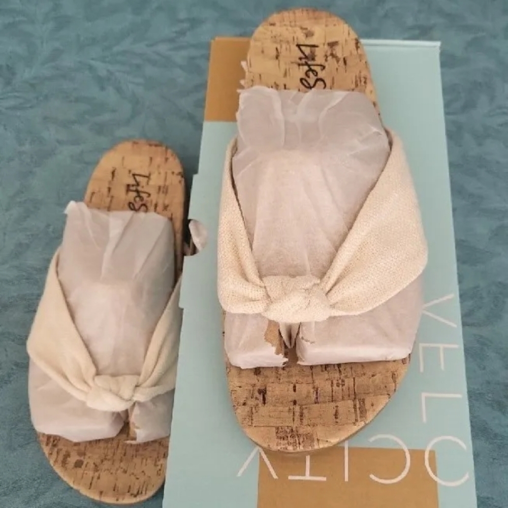 Brand new in box ladies Lifestride Velocity size 10 Happy Cream sandals